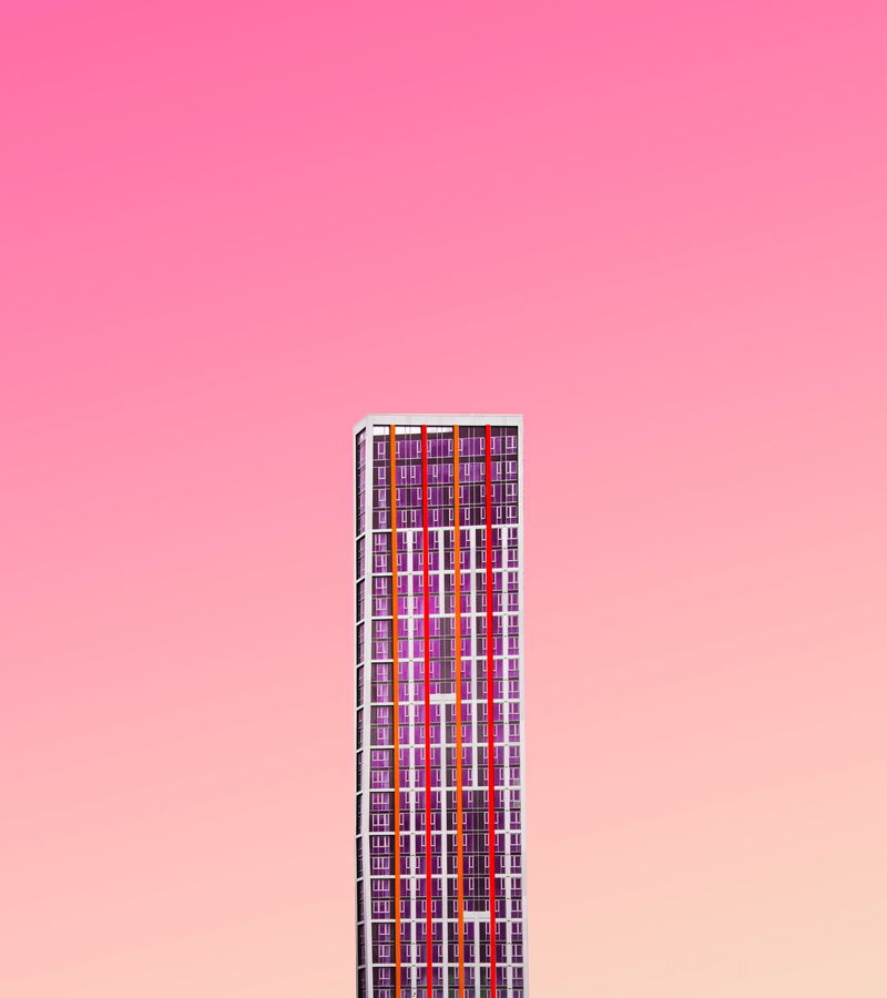 Moderne Architektur vor pinkem Himmel