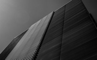 Moderne Architektur mit Farbverlauf im Himmel Moderne Architektur mit Farbverlauf im Himmel