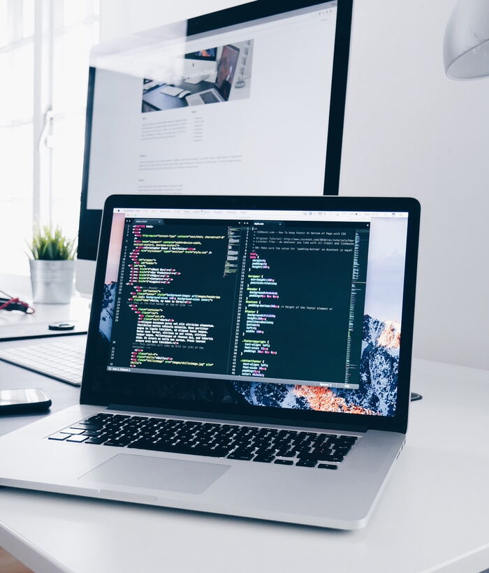 Laptop mit Ansicht für Programmierer